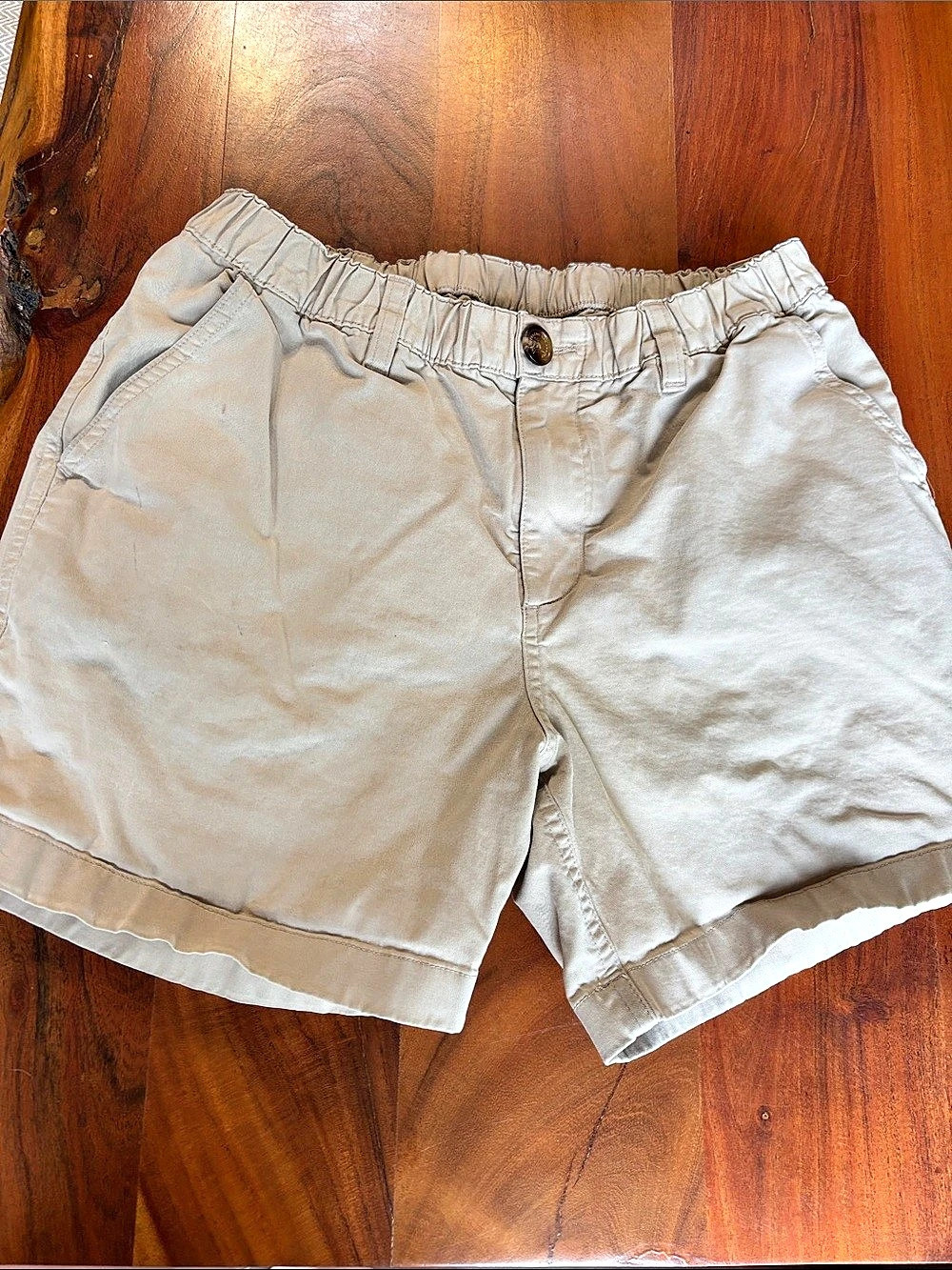 Chubbies Originals 5.5" Inseam Shorts Beige Small.